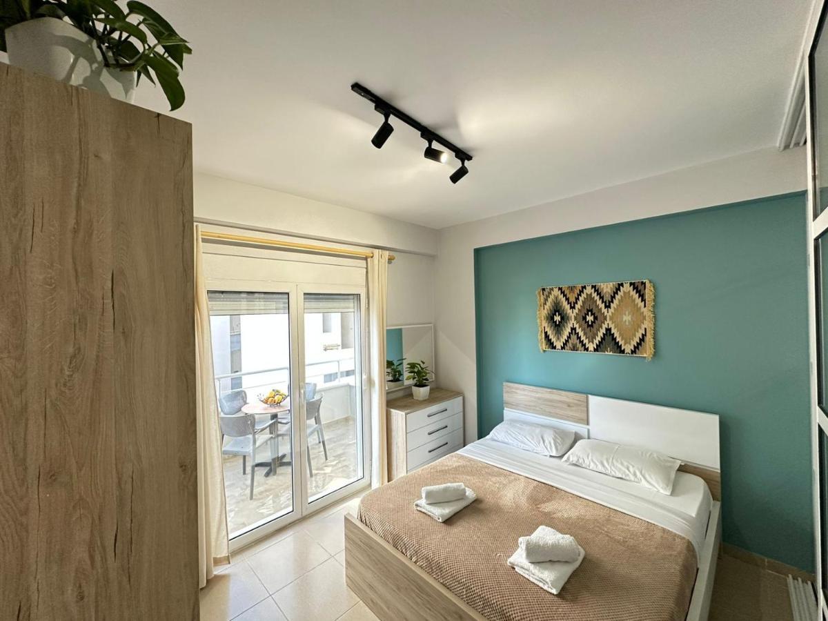 Trea - On Private With Sunbed & Umbrella Apartmán Vlorë